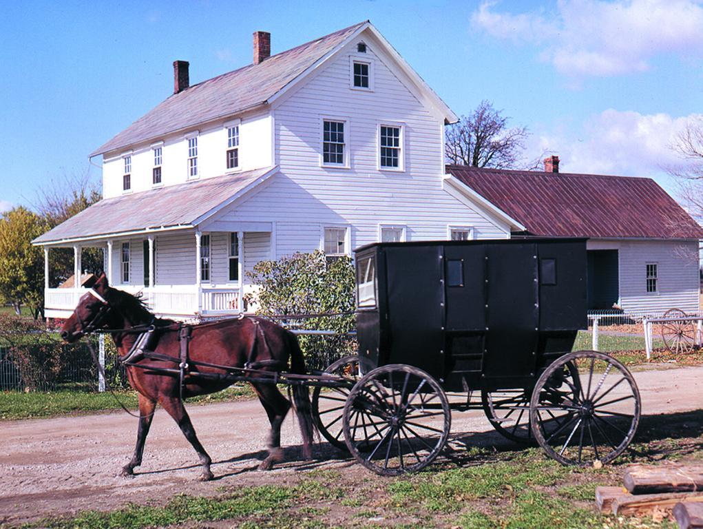 Amish Inn Nappanee Exterior photo