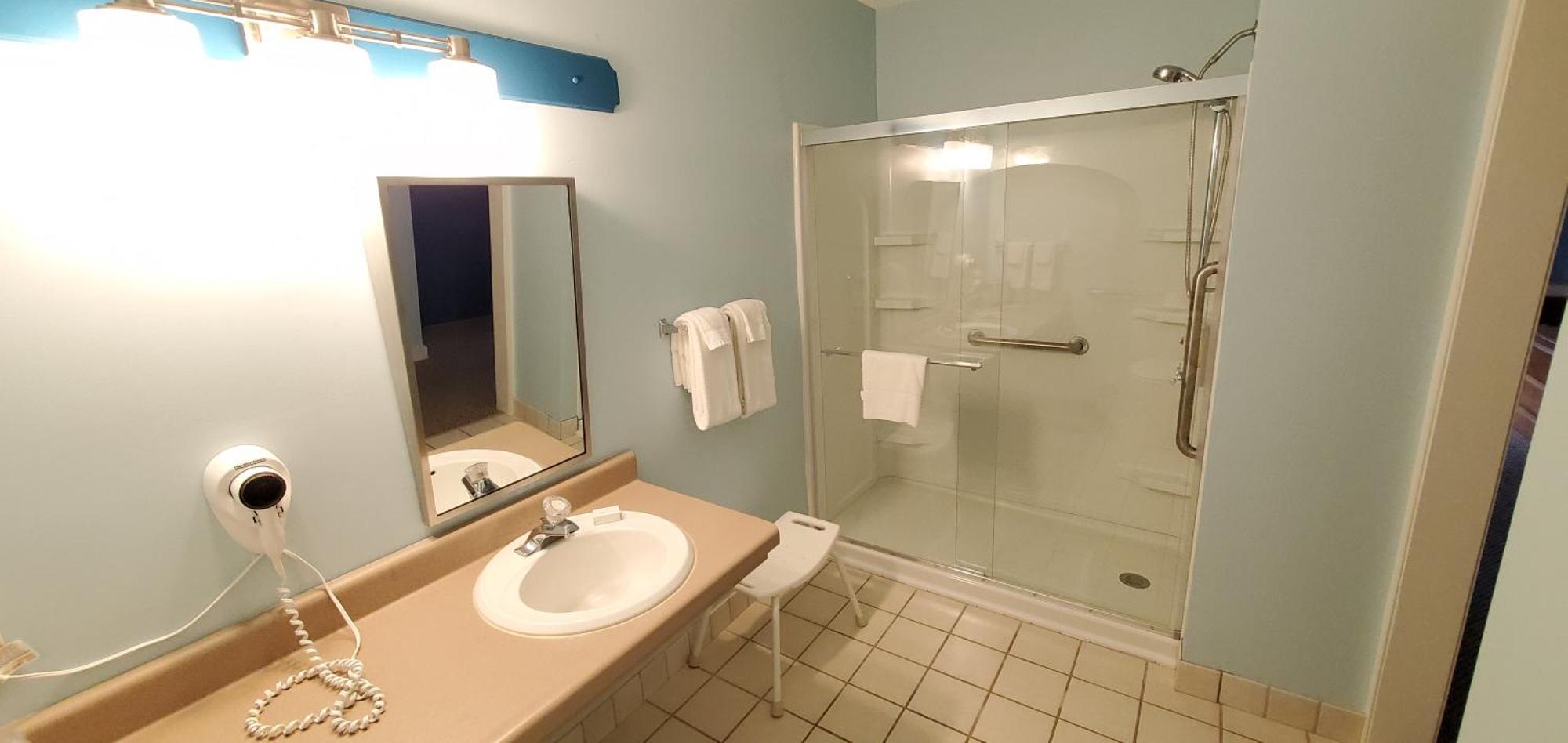 Amish Inn Nappanee Room photo