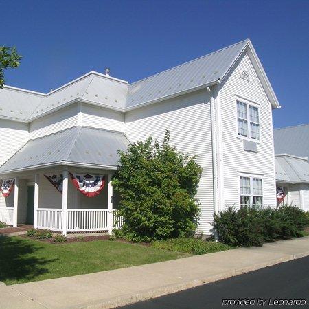 Amish Inn Nappanee Exterior photo