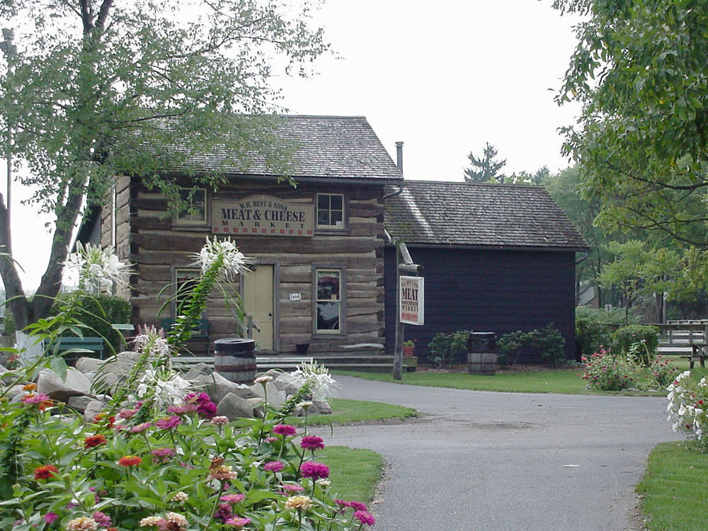 Amish Inn Nappanee Exterior photo