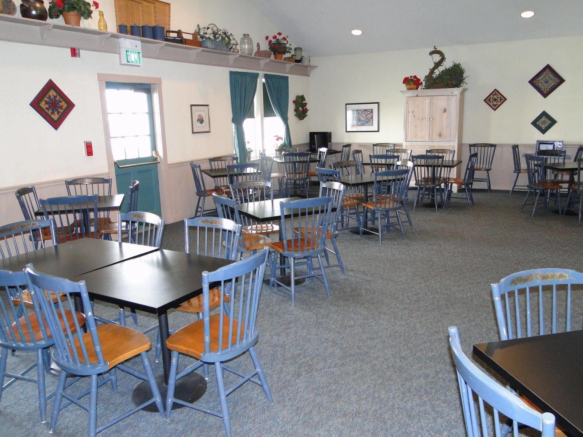 Amish Inn Nappanee Exterior photo