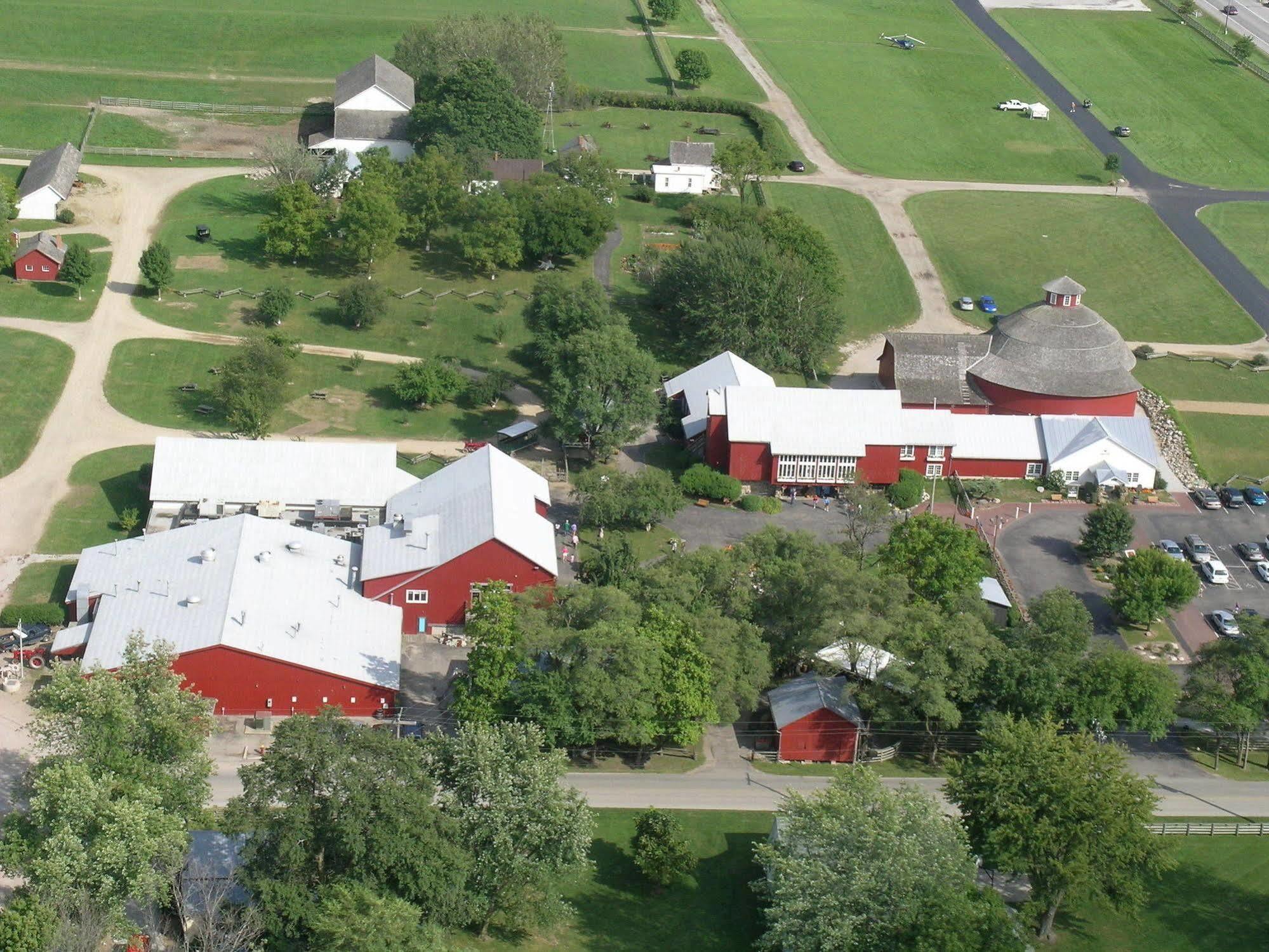 Amish Inn Nappanee Exterior photo