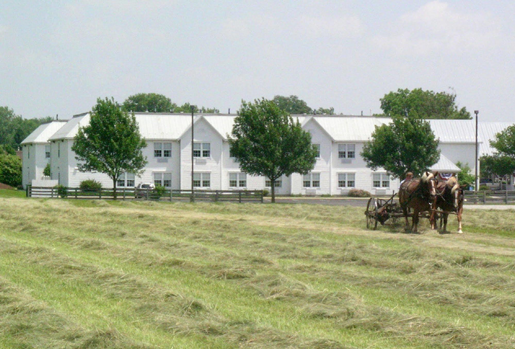Amish Inn Nappanee Exterior photo